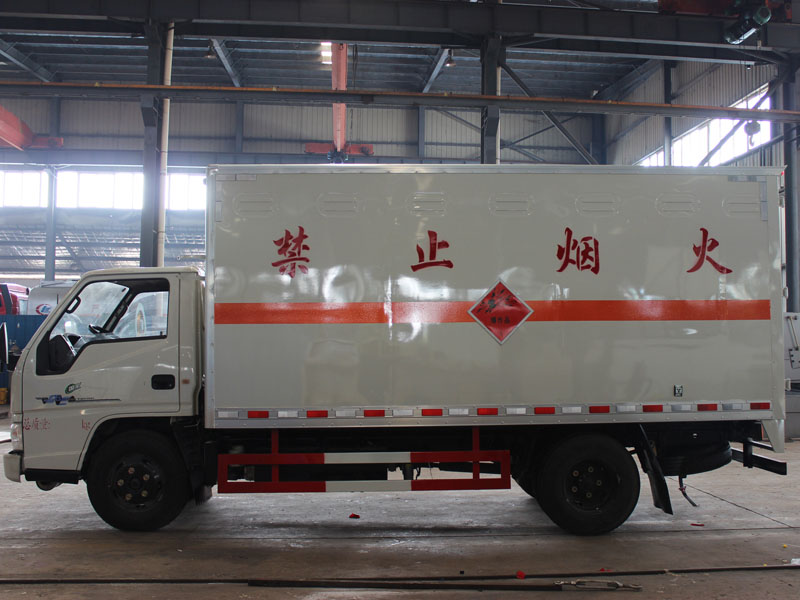 江鈴4米2（藍(lán)牌）雜項(xiàng)危險品廂式車