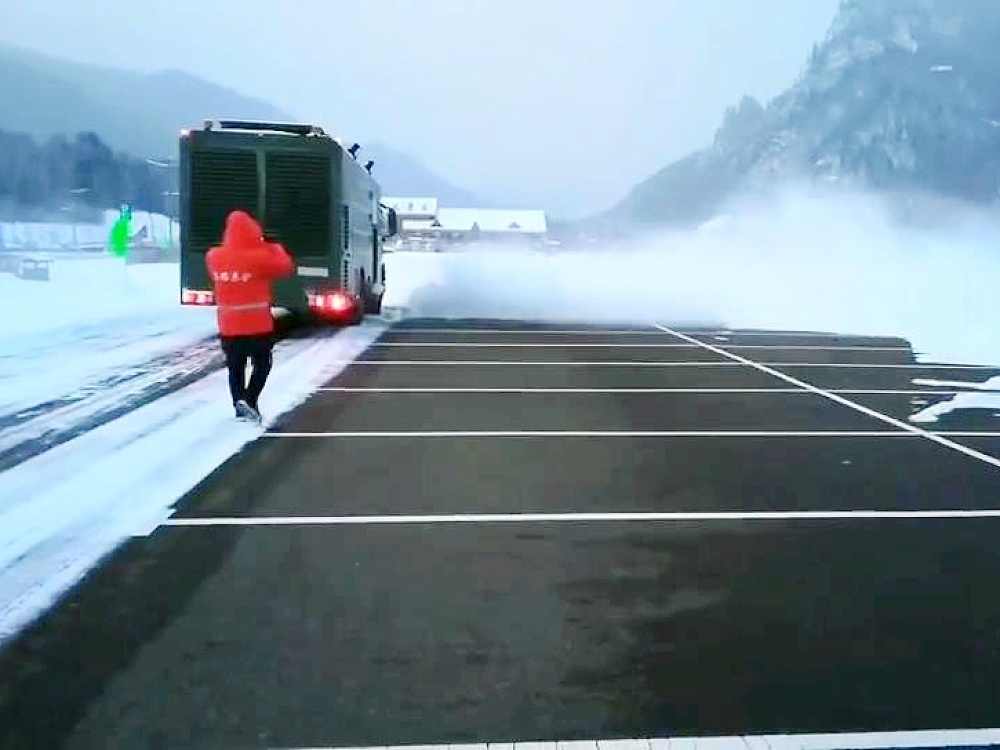 熱吹式除雪車(chē) 強(qiáng)力吹雪車(chē)